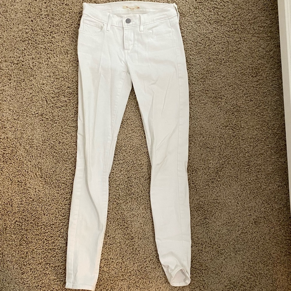Levi’s white skinny jeans